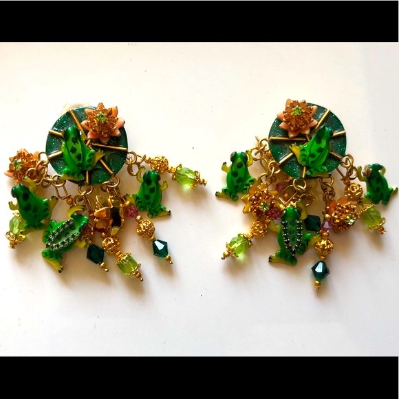 Lunch at the Ritz Frog’s Legs vintage clip on earrings - Picture 5 of 10